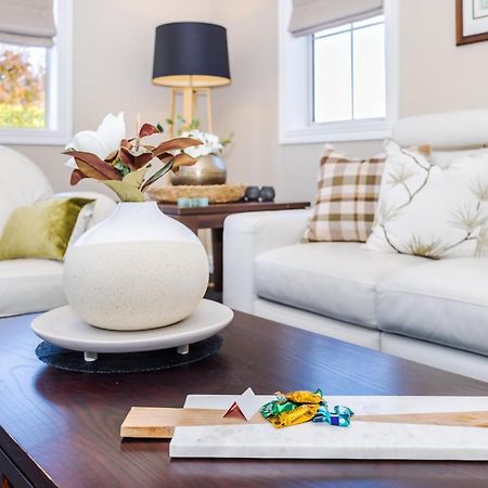 Sweet Magnolia 1 Or 2 Bedroom Suite St Kilda Cambridge With Complimentary Continental Breakfast Exterior photo