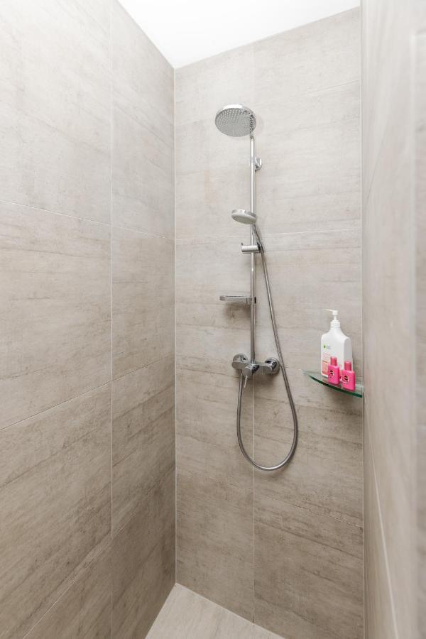 Sweet Magnolia 1 Or 2 Bedroom Suite St Kilda Cambridge With Complimentary Continental Breakfast Exterior photo