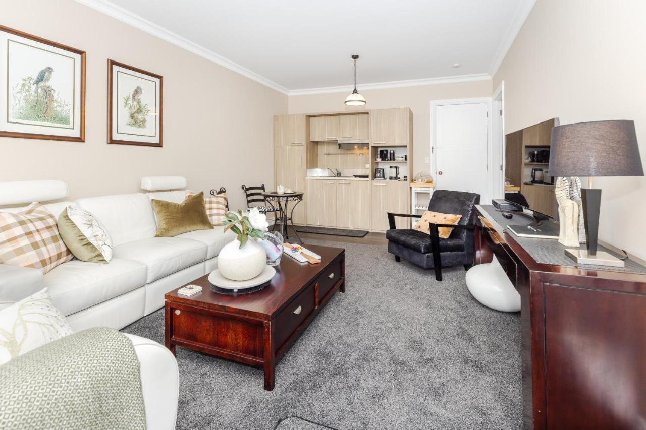 Sweet Magnolia 1 Or 2 Bedroom Suite St Kilda Cambridge With Complimentary Continental Breakfast Exterior photo