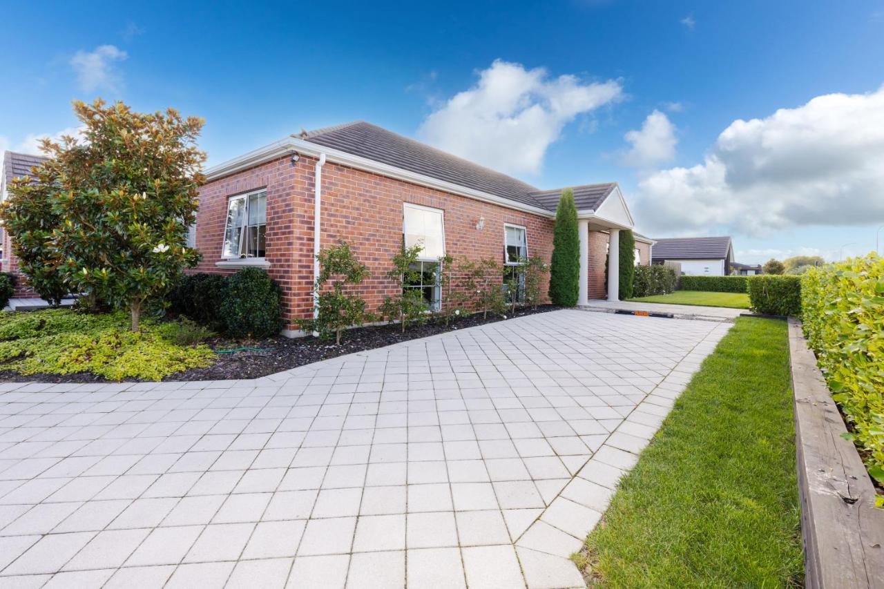 Sweet Magnolia 1 Or 2 Bedroom Suite St Kilda Cambridge With Complimentary Continental Breakfast Exterior photo
