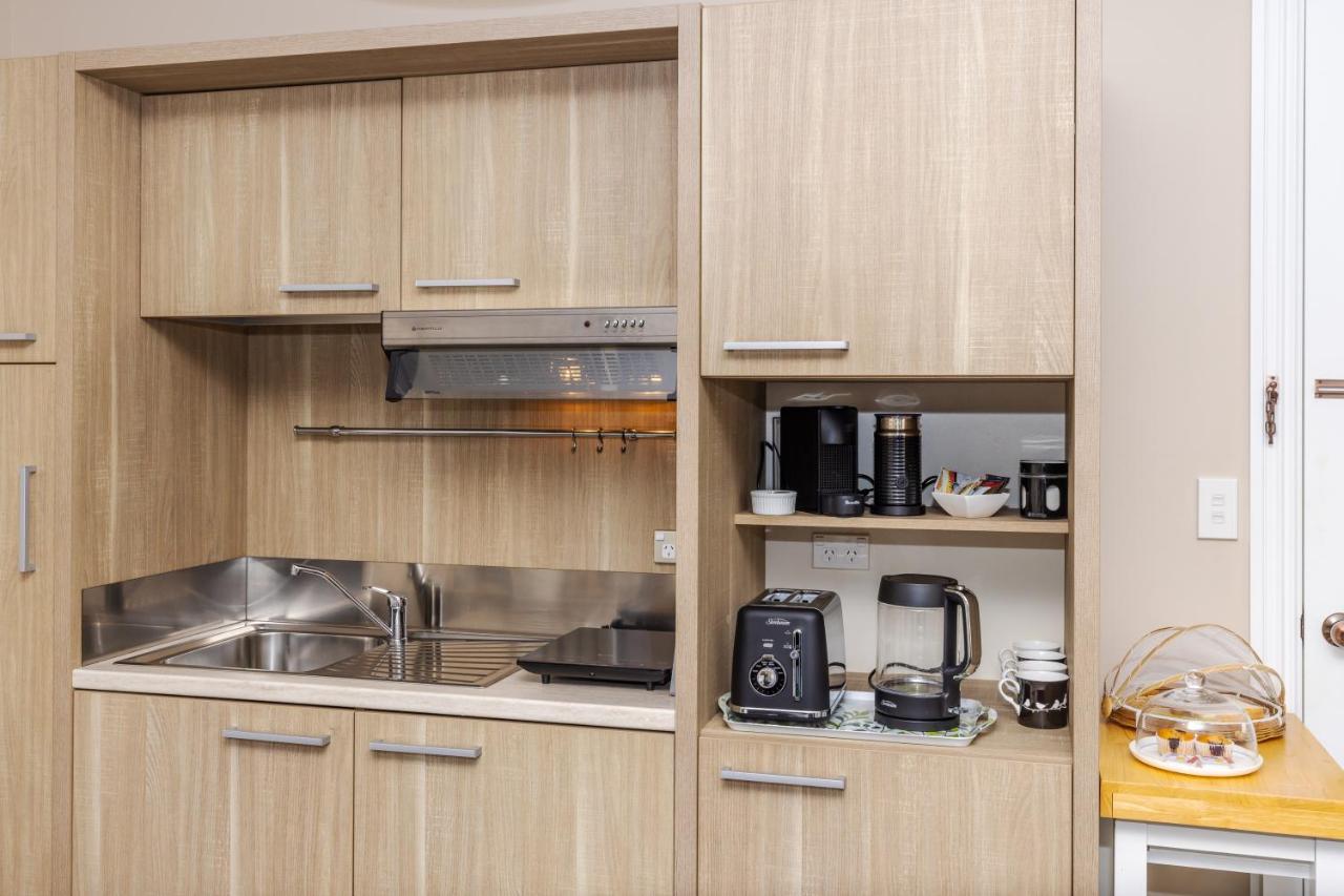 Sweet Magnolia 1 Or 2 Bedroom Suite St Kilda Cambridge With Complimentary Continental Breakfast Exterior photo