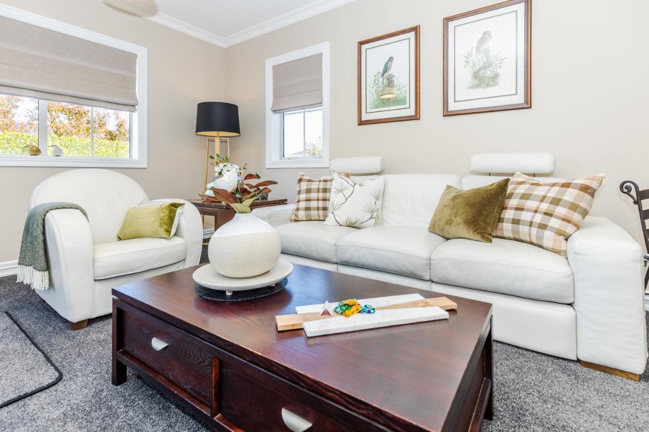 Sweet Magnolia 1 Or 2 Bedroom Suite St Kilda Cambridge With Complimentary Continental Breakfast Exterior photo