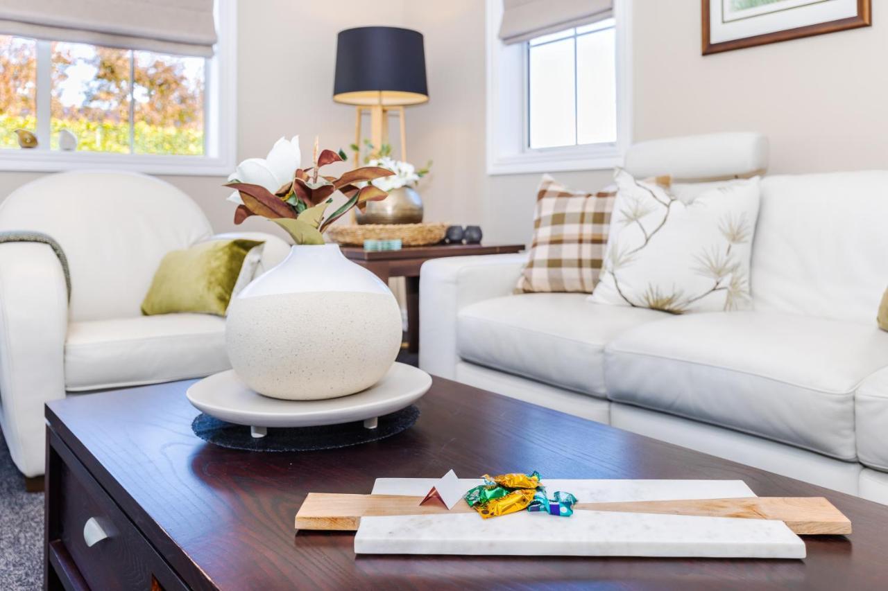 Sweet Magnolia 1 Or 2 Bedroom Suite St Kilda Cambridge With Complimentary Continental Breakfast Exterior photo